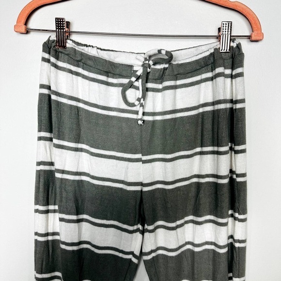 Chaser NWT Love Knit Side Slit Striped Drawstring Ankle Jogger Pants Gray Medium - Picture 4 of 6